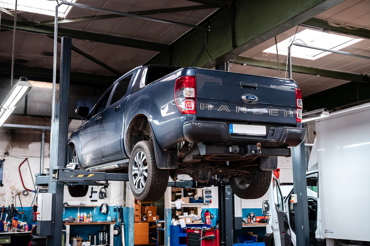Ford Ranger auf Hebebühne