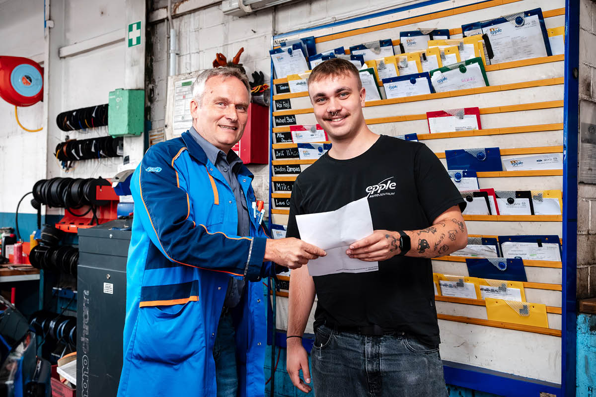 Mitarbeiter mit Bestellliste